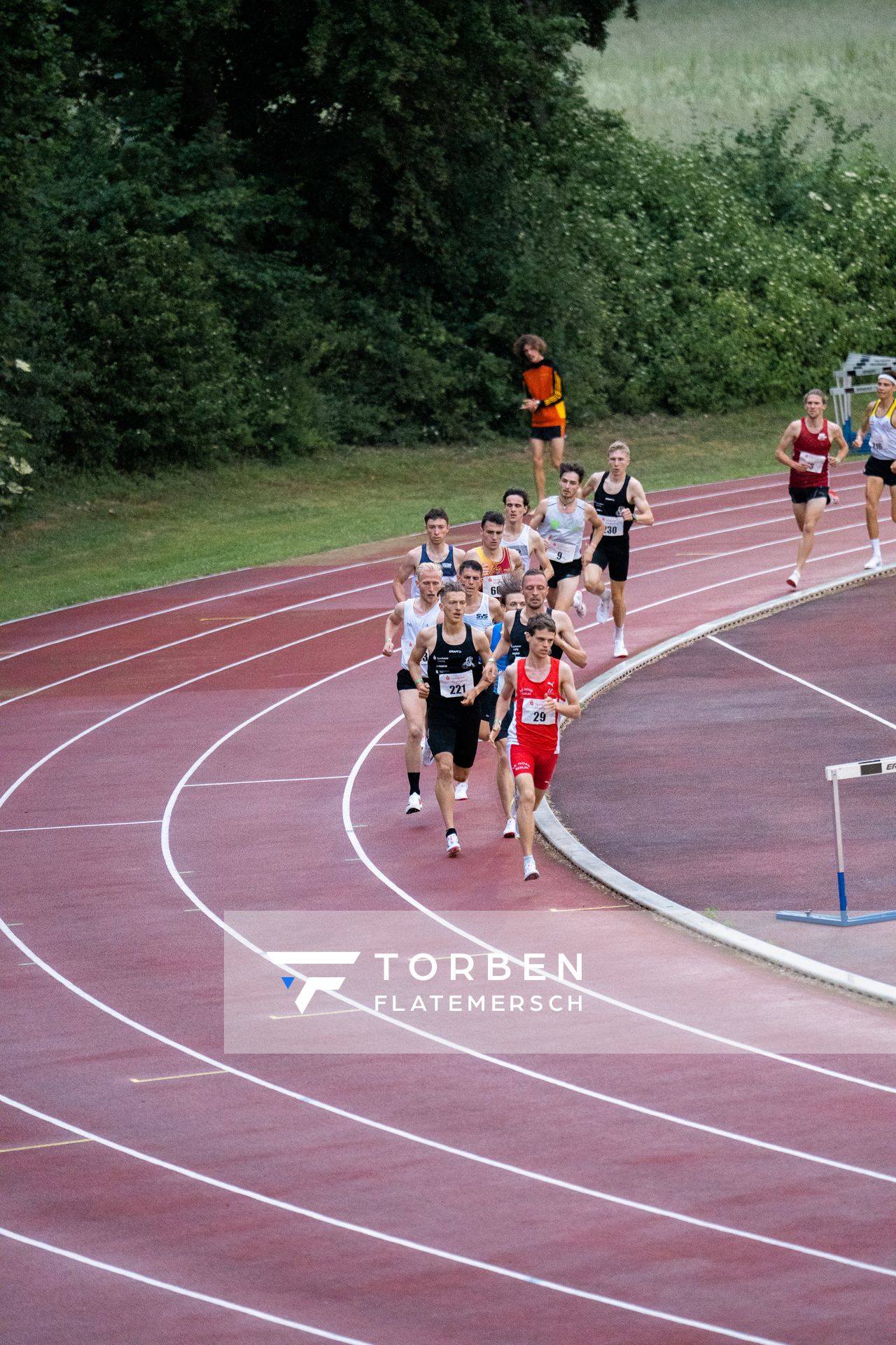 Thilo Brill (LG Nord Berlin), Artur Beimler (SC DHfK Leipzig e.V.), Florian Bremm (TV Leutershausen) am 03.06.2022 waehrend der Sparkassen Gala in Regensburg